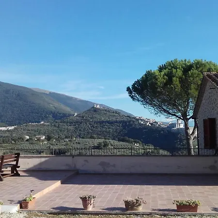 منزل ريفي Colle San Francesco